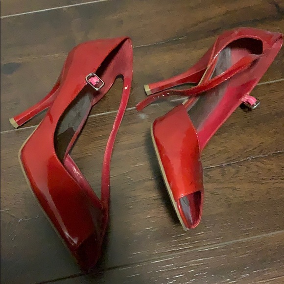 Red heels - Picture 2 of 3